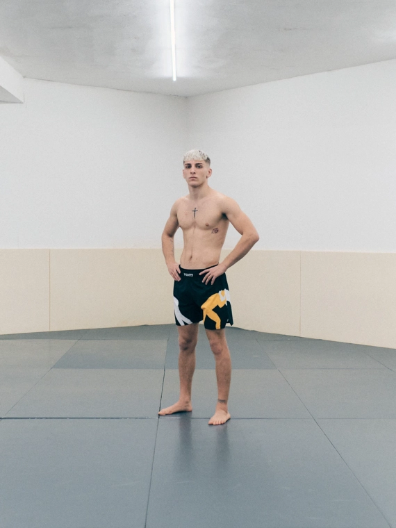 MANTO fight shorts LOGO