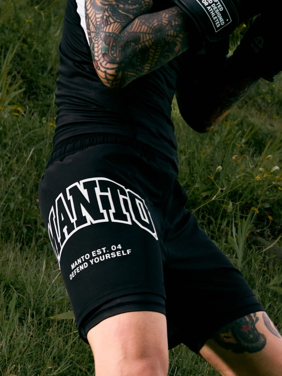 MANTO fight shorts VARSITY black