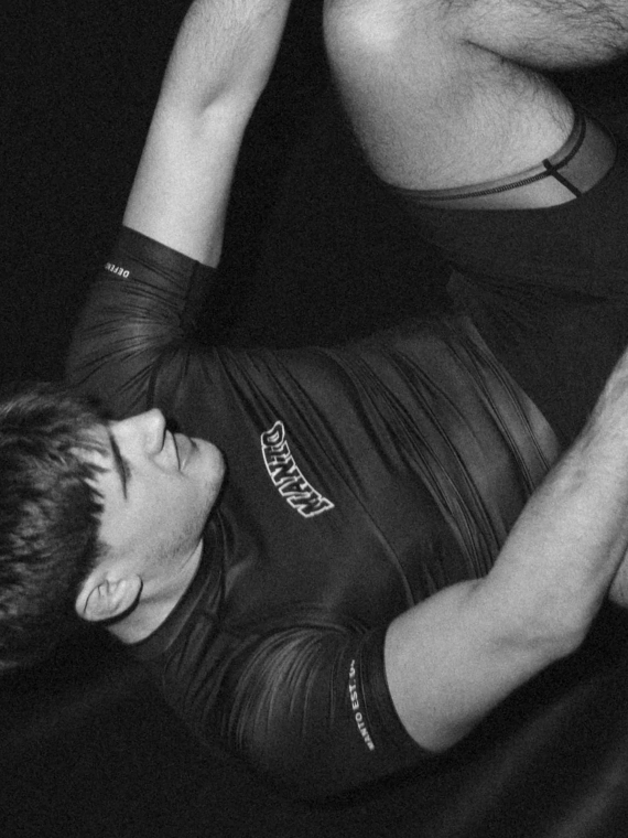 MANTO rashguard VARSITY schwarz