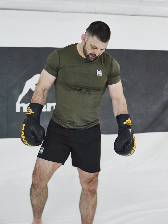 MANTO Trainingsshorts PULSE schwarz