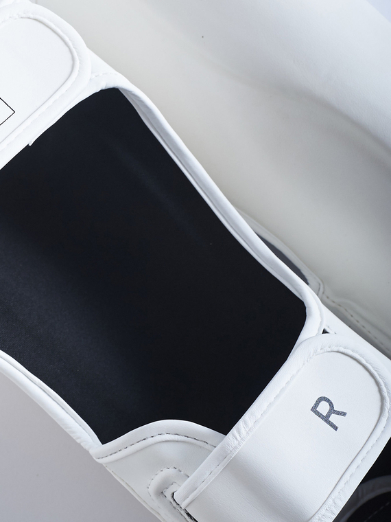 MANTO Schienbeinschoner IMPACT weiss