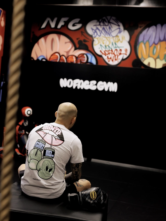 MANTO x KTOF t-shirt GLOVES pink